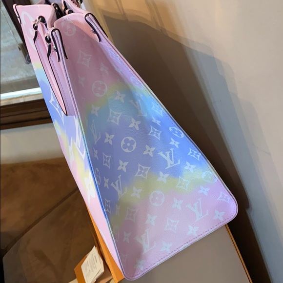 ❗️SOLD❗️💯%Authentic LV Escale pastel on the go - Picture 7 of 16